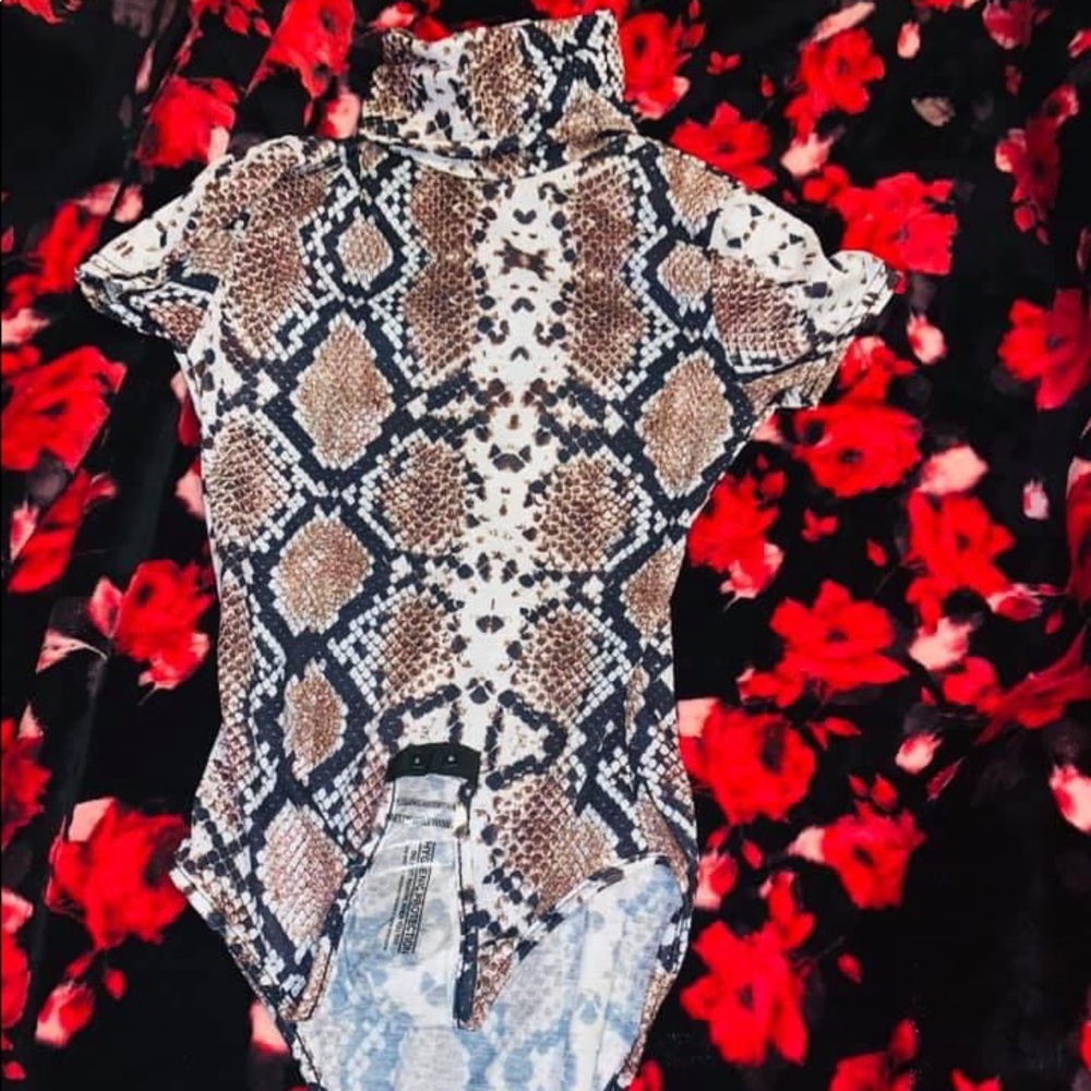 PRETTYLITTLETHING snake bodysuit 🖤
